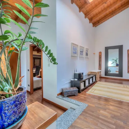 Holiday home Miralago View & Private Garden - Happy Ispra