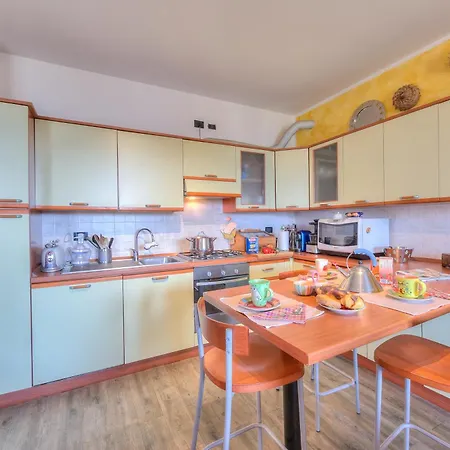 Holiday home Miralago View & Private Garden - Happy