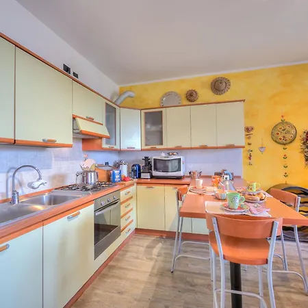 Miralago View & Private Garden - Happy Casa vacanze *