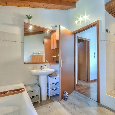 Miralago View & Private Garden - Happy Holiday home Ispra