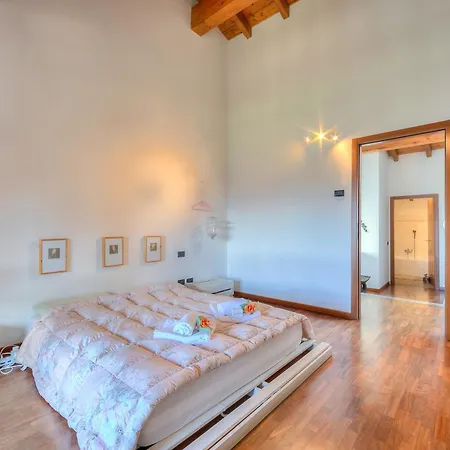 Miralago View & Private Garden - Happy Holiday home