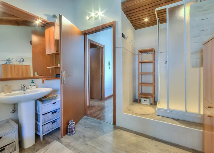 펜션 Miralago View & Private Garden - Happy *