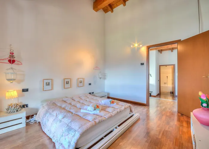 Miralago View & Private Garden - Happy 펜션