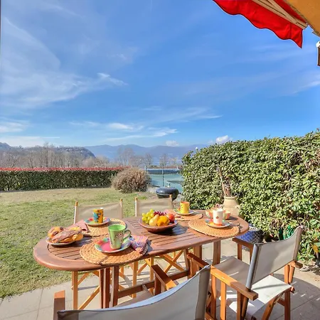 Miralago View Outside Whirlpool - Happy Holiday home Ispra
