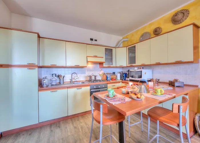 Сasa de vacaciones Miralago View & Private Garden - Happy